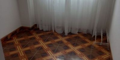 Este apartamento en venta se encuentra ubicado en Villas de Granada, en el piso 3 de un edificio. Con una distribución frontal y orientación al norte, cuenta con 3 habitaciones, cocina, sala comedor, 3 baños completos, con una superficie total de 98.51 metros cuadrados. En buen estado de conservación, ofrece comodidades como piscina, gimnasio, sala de juegos, áreas verdes, juegos infantiles y permite mascotas. En Engativa, Bogotá D.C.DEL-443 
