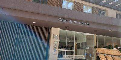 Acogedor apartaestudio en arriendo ubicado en la Calle 16  4-74, una zona central y de fácil acceso en la ciudad. El inmueble cuenta con una habitación, un baño, sala comedor, cocina y zona de lavandería, ideal para una persona o pareja que busque comodidad y buena ubicación. Se encuentra cerca de importantes vías como la Avenida Caracas, la Carrera Séptima y la Calle 19, lo que facilita la movilidad hacia distintos sectores de la ciudad . En sus alrededores hay variedad de restaurantes, parques, centros educativos y centros comerciales como el San Martín y el Gran Estación. Además, cuenta con cercanía a estaciones de TransMilenio como San Victorino,las Nieves. cualquier información adicional, contáctenos al 3162919402 o al correo luisa.salcedoinmobiliariabogota.com. el equipo de inmobiliaria Bogotá está comprometido a brindar una experiencia de vida excepcional para nuestros clientes desde el momento en que se unen a nuestra comunidad