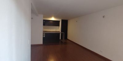                                                                                                  Precio 1.600.000                                                                                           Este espectacular  apartamento en el te ofrece una vista privilegiada y espacios cómodos para toda la familia. Cuenta con 2 acogedoras alcobas amplias, cada una con closet (la principal con baño privado), 1 baños amplios con ducha y divisiones de vidrio  , una cocina integral con elegantes mesones en granito. Además, dispone de una zona de lavandería, pisos en madera laminada y bonitos acabados. Cerca de D1, excelente acceso
