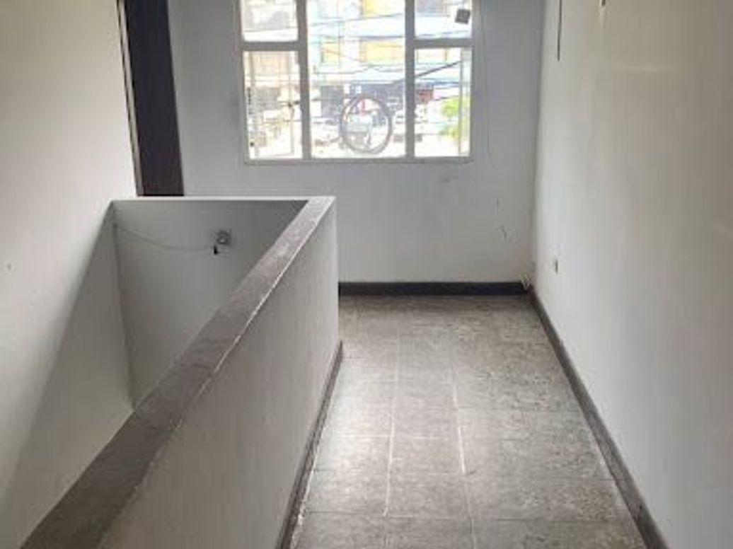 Casa de 6 alcobas en venta en Fontibón, Bogotá, 279 m² · foto 2 de 8