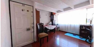 ¡Tu oportunidad de vivir en Engativá Centro te espera!

Te presento una excelente opción en el Conjunto Residencial Avenida del Mirador II, un lugar que combina comodidad, seguridad y ubicación estratégica en el corazón de Bogotá. Esta propiedad, libre de todo gravamen y apta para financiación con cualquier banco, se destaca por su ambiente tranquilo y su buen estado de conservación.

Ideal para quienes buscan un hogar funcional y acogedor, dentro de un entorno residencial con amplias zonas comunes, servicios de mantenimiento, seguridad nocturna y espacios para el disfrute familiar. Su ubicación privilegiada permite un fácil acceso a transporte, comercio y vías principales.

No dejes pasar esta gran oportunidad de inversión o vivienda en una de las zonas más valoradas de Engativá. Agenda tu visita y descubre tu próximo hogar.

B1.
