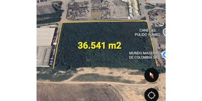Vendemos lote plano y NO INUNDABLE en Cencar- Yumbo, zona industrial y logística. Tiene acceso a servicios públicos, con índice de ocupación del 30%. Las dimensiones son de 204 mts por 180 mts. Tiene Tradición perfecta al igual que su estado físcal. PRECIO NEGOCIABLE!!

