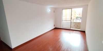 Venta de Apartamento en Puerto Alegre 
 

Descripción del inmueble

Espectacular apartamento con espacios funcionales, excelente iluminación natural y una ubicación estratégica en una zona residencial tranquila y segura.

El inmueble cuenta con:


 
 Sala-comedor con piso laminado
 
 
 Cocina tradicional en excelente estado
 
 
 Zona de lavandería independiente
 
 
 Pisos cerámicos en cocina y baños
 
 
 Piso: 3 (acceso por escaleras)
 
 
 Parqueadero Comunal
 


Apartamento libre, con documentación al día y listo para entrega inmediata.

Características del conjunto residencial


 
 Conjunto cerrado con vigilancia privada 24 horas
 
 
 Salón comunal
 
 
 Zonas verdes y jardines
 
 
 Parque infantil
 
 
 Administración organizada y entorno familiar
 
 
 Parqueadero comunal
 


Ubicación y entorno

Excelente conectividad por la Carrera 7B y la Calle 10A.
Cercano a:


 
 Centro Comercial EcoPlaza
 
 
 Almacenes de cadena: Éxito, D1, Ara y Surtimax
 
 
 Colegio Juan Luis Londoño de la Cuesta
 
 
 Paraderos de transporte público y rutas intermunicipales
 


Zona residencial con acceso rápido a comercio, colegios y servicios esenciales.

Una oportunidad ideal para vivir o invertir.

Agenda tu visita y conócelo.

H3
