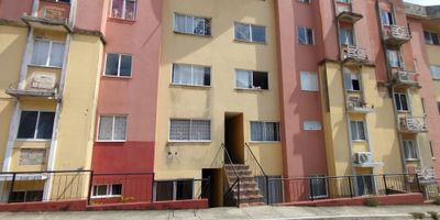 CÓDIGO INTERNO: 27562 - APARTAMENTO CONSTA DE 3 ALCOBAS, 2 BAÑOS, SALA COMEDOR, COCINA SEMI-INTEGRAL, ESTUFA A GAS, RED DE GAS, PISO EN PORCELANATO Y CIELO RASO DRYWALL. EL CONJUNTO CUENTA CON VIGILANCIA 24/7, GARAJE COMUNAL. CERCA A VÍAS PRINCIPALES, PARQUES, SUPERMERCADOS, TRANSPORTE PÚBLICO E IGLESIAS.