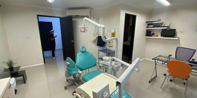 Se arrienda consultorio odontologico completamente equipado, ideal para profesionales que deseen iniciar o ampliar su practica. Cuenta con unidad odontologica, mobiliario, instrumental basico, recepcion y sala de espera para mayor comodidad de los pacientes. Esta ubicado dentro de una clinica odontologica consolidada, en el sector de Belen San Bernardo, sobre toda la Avenida 70. El sitio ofrece amplias zonas de parqueo, excelente visibilidad y acceso, y esta muy cerca del centro comercial Arkadia. Oportunidad unica en una zona estrategica de alto flujo. Contactanos y agenda tu visita sin compromiso!