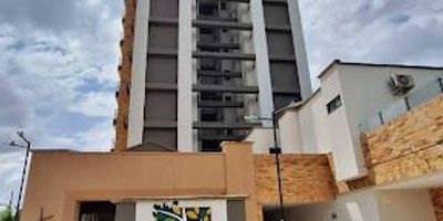 ARRIENDO  FLORA CLUB HOUSE APARTAMENTOUBICADO EN EL PISO 24, CUENTA CON UN BALCÓN CON VISTA PANORAMICA HACIA EL OCCIDENTE. CUENTA CON TRES HABITACIONES, DOS BAÑOS, COCINA INTEGRAL, PARQUEADERO Y LOCKER,  ADICIONAL EN EL PISO 24 EN ÁREA COMÚN TIENE DERECHO A UN LOCKER ADICIONAL.. OFRECE ESPACIOS AMPLIOS Y LUMINOSOS PARA MAYOR COMODIDAD. EL CONJUNTO RESIDENCIAL ESTÁ ESTRATÉGICAMENTE LOCALIZADO A POCOS PASOS DEL PARQUE ECOLÓGICO LA FLORA Y CERCA DE IMPORTANTES CENTROS COMERCIALES, COMPLEJOS EMPRESARIALES, COLEGIOS, UNIVERSIDADES, CLÍNICAS, RESTAURANTES E IGLESIAS.   VISITAS GRATIS EN EL TEL. 6076852828 EXT 1 ---- ARRIENDOS.