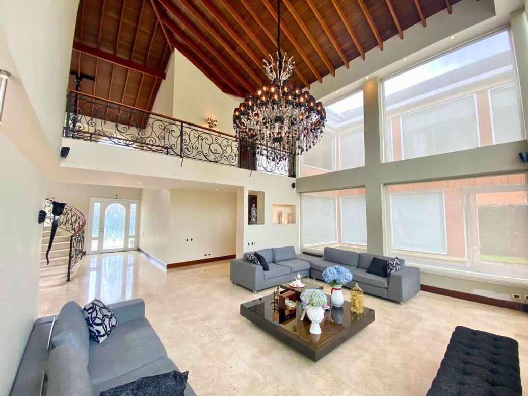 Casa de 5 alcobas en venta en Casa Blanca, Bogotá, 850 m² · foto 3 de 20