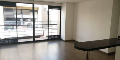 Oportunidad única. Apartamento en arriendo en conjunto cerrado Descubre este acogedor apartamento de 3 habitaciones y 2 baños, ideal para tu familia. Con un área total construida de 75.34 m2 y un área privada de 69.10 m2, este hogar cuenta con sala, comedor, cocina y zona de lavandería. Además, disfrutarás de 1 parqueadero y 1 depósito. Ubicado en una excelente zona, estarás cerca de parques, hospitales, transporte público, restaurantes, colegios y supermercados. No dejes pasar esta oportunidad. Contáctanos para más información y agenda tu visita.