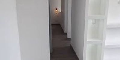 Amplio apartamento para estrenar en arriendo, ubicado en el barrio San Pablo, Fontibón. A tan solo 10 minutos del Éxito de Zona Franca, cerca de vías principales como la Av. Calle 13, Av. Calle 26 y Av. Cali, entre otras. Al ingresar encontrará una hermosa sala comedor, seguido de la cocina abierta, estudio, 2 habitaciones y dos baños, pisos laminados y zona de lavandería.  Servicios de agua, luz y gas completamente independientes. Sin parqueadero propio. El equipo de Inmobiliaria Bogotá está comprometido a brindar una experiencia de vida excepcional para nuestros clientes desde el momento en que se unen a nuestra comunidad., 