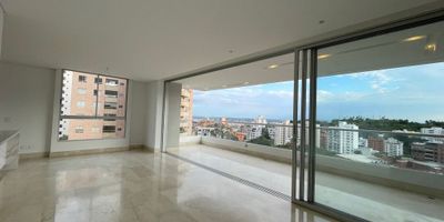 Descubre la elegancia y comodidad en este exclusivo apartamento de 230 metros cuadrados el cual consta de Sala-Comedor, terraza con una vista increíble a la ciudad, cocina abierta equipada,3 habitaciones cada una con baño, la habitación principal con baño y walking closet, sala de tv o hall de alcobas, closet de linos, habitación de servicio con baño y zona de oficios. Ubicado en una zona privilegiada, este inmueble ofrece un ambiente de lujo y sofisticación. Sus amplios espacios y acabados de alta calidad crean un ambiente acogedor y moderno. Cuenta con 3 parqueaderos y deposito. Sus áreas comunes ofrecen Gimnasio, zona húmeda con baño turco y sauna, piscina climatizada para adultos y niños y un jacuzzi para una relajación total. Disfruta de la tranquilidad y privacidad que este hogar te brinda, convirtiéndolo en el lugar ideal para vivir momentos inolvidables en familia. 
Contáctanos!!