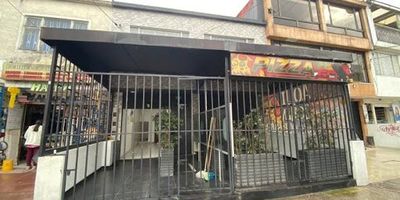 ¡Descubre este pequeño encanto para tu negocio!Excelente local comercial de 17 m ubicado en el barrio Tabora, cerca a la Calle 72 entre Av. Boyacá y Av. Ciudad de Cali, en una zona residencial y comercial de alta afluencia peatonal y vehicular. Su posición sobre la Carrera 80 con Calle 73 lo hace ideal para negocios gastronómicos, de belleza o servicios, como cafetería, heladería, costuras, recargas, cosméticos, etc. El espacio cuenta con baño privado y todos los servicios públicos. Una excelente oportunidad para emprendedores o inversionistas que buscan visibilidad y proyección en un sector consolidado. Para más información contáctenos al correo electrónico yolanda.betancurinmobiliariabogota.com o al teléfono 317 705 1208. El equipo de Inmobiliaria Bogotá está comprometido con brindar una experiencia de vida excepcional para nuestros clientes, desde el momento en que se unen a nuestra comunidad.