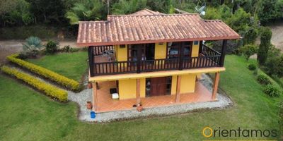 Finca   disponible para la venta Ubicada cerca a la Autopista Medellin  Bogota , la finca cuenta con un terreno de 23.046mts productivos , tiene una casa de 245mts aprox la cual cuenta con dos niveles 4 habitaciones, 2 baños completos, sala comedor, cocina, amplios corredores, balcones y terraza , garage  cubierto para 2 vehiculos. casa de mayordomos,4  pesebreras Cubiertas, 4 Perreras, la  propiedad cuenta con  lago de engorde y nacimientos de agua , caño de agua en toda la finca , Atboles Frutales ( naranjas, limones, guayabas y aguacates) . Zona de alta Valorizacion.