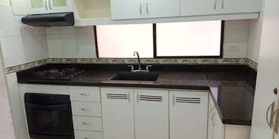  Hermosa casa en unidad cerrada – comodidad, seguridad y estilo en un solo lugar

Descubre esta encantadora casa de 95 m², ideal para disfrutar en familia. Cuenta con 3 amplias alcobas, 2 baños modernos, y un parqueadero privado, todo en una unidad residencial cerrada que te brinda tranquilidad y bienestar.

Disfruta de amplias zonas comunes pensadas para tu confort: áreas verdes, juegos infantiles, zonas de esparcimiento y espacios para compartir momentos inolvidables.

Perfecta combinación de funcionalidad, diseño y ubicación, con fácil acceso a transporte, comercio y colegios.
¡Tu nuevo hogar te espera! 