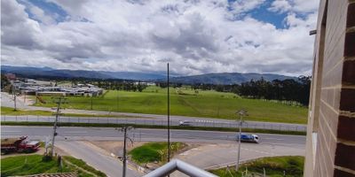 Codigo 957FR6155. ¿Buscas Tranquilidad, vista espectacular y sol? Este lindo apartamento en venta en Bosques de Padua Tocancipa es ideal para ti, ubicado en el quinto piso con acceso por ascensor y escaleras, con tres habitaciones, closets, Cocina, Area social, Balcon, dos baños, Parqueadero Privado.

El conjunto Bosques de Padua, cuenta con ascensor, ubicado cerca a la ludoteca de Tocancipa, autopista principal, transporte continuo. ¿Que esperas para verlo?. 
