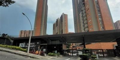 INMUEBLE SUJETO A VERIFICACION DE DISPONIBILIDAD 

ESTUFA A GAS, ALACENAS, CALENTADOR A GAS, BAÑOS CABINADOS EN VIDRIO TEMPLADO Y LAVAMANOS + ESPEJOS , CONEXION PARA NEVECON, CLOSET TIPO VESTIER EN ALCOBA PRINCIPAL.
ZONAS COMUNES. CANCHA DEPORTIVA, TURCO, SAUNA.