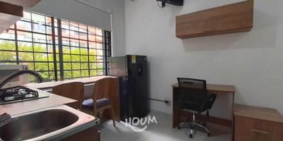 [ARR] ID HOUM: 161560

Entérate de todos los beneficios al arrendar con nosotros:
    • Asistencia e intermediación con el propietario
    • Firma tu contrato online
    • Arrienda sin burocracia, sin papeleos ni notarías

Departamento en arriendo, ubicado en el barrio La Salle, con una superficie construida de 20.00 m² y superficie total de 20.00  m². 

Sus principales características son:

    • Amoblado
    • 1 dormitorio
    • 1 baño
    • Admite mascotas
    • Cocina tipo americana
    • Piso 1
    • Año de construcción: 2000
            
Además, el inmueble cuenta con las siguientes amenidades:

    • Zona de asadores

Si arriendas con nosotros, te brindamos asesoría personalizada durante todo el proceso.

Requisitos para arrendar con nosotros:

    • Arrienda sin codeudor*, fácil, rápido y seguro
    • Demuestra un ingreso mensual neto de al menos 2.5 veces el valor del arriendo (los ingresos mensuales se pueden complementar por las personas que vivirán en este inmueble)
    • Completa tu información básica y mándanos tus extractos bancarios o documentos que demuestren tus ingresos
    • No debes tener reportes negativos en centrales de crédito
        

IMPORTANTE:

    • Te invitamos a agendar una visita a esta propiedad
    • Si tienes alguna duda por favor puedes solicitar más información desde los portales como también contactarte directamente con nosotros
    
Más que una inmobiliaria, somos Houm.
*Aplican T&C