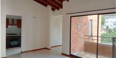 ? Moderno apartamento en último piso con vista privilegiada y excelente distribución

Descubre este amplio y luminoso apartamento ubicado en el último piso de la torre, un espacio que combina privacidad, confort y una vista excepcional.

El inmueble cuenta con una acogedora sala-comedor, estudio independiente ideal para trabajo o estudio en casa, balcón con excelente iluminación natural, cocina integral moderna, zona de ropas, calentador de agua, baño social y tres alcobas con clóset, siendo la principal con baño privado.

Además, el apartamento incluye parqueadero privado y cuarto útil, ofreciendo todo lo necesario para tu comodidad y organización.

La unidad residencial está diseñada para el disfrute de toda la familia, con zonas comunes que incluyen juegos infantiles, salón social y ascensor, brindando un entorno seguro y funcional para vivir.

✨ Un hogar moderno, cómodo y con una ubicación privilegiada. ¡Ven a conocerlo!
