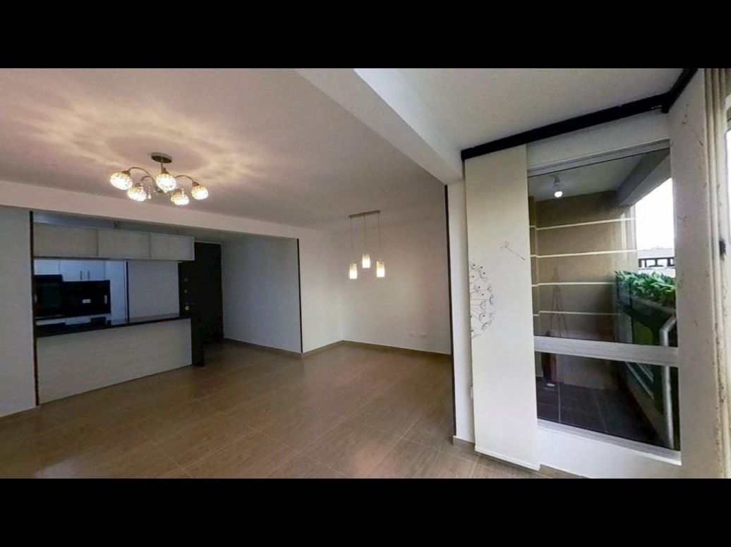 Apartamento de 3 alcobas en venta en Campo Alegre, Bogotá, 84 m² · foto 4 de 20