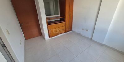 ¡Oportunidad cerca a la UPTC y la Sexta!
Atos Inmobiliaria vende moderno apartaestudio con cocina integral, sala-comedor, una habitación con clóset, baño y balcón. Ubicado en zona estratégica, ideal para vivir o invertir gracias a su alta demanda.
¡No esperes más! Contáctanos y agenda tu cita hoy mismo.