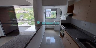 75m2, 2 habitaciones, 2 baños, 2 closet, balcón, barra americana, sala- comedor, cocina Integral, gas domiciliario, calentador, zona de ropas, parqueadero y cuarto útil privado.
Unidad cerrada con portería las 24 horas, ascensor, salón social, zonas verdes, zona de juegos, zona deportiva, piscina, gimnasio, shut de basuras. Valor del canon $2.300.000