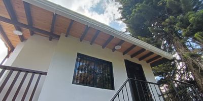 Apartaestudio en ARRIENDO de 1 habitación con closet, sala comedor, balcón, cocina, zona de ropas con tendedero.