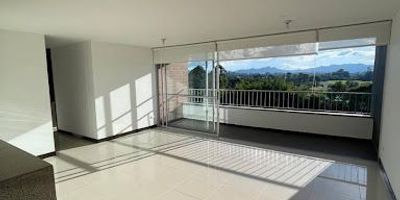 Se arrienda hermoso apartamento en Rionegro, sector san Antonio de Pereira, piso ocho, espectacular vista, cuenta con 3 alcobas, 2 baños, sala comedor, cocina integral, zona de ropas, parqueadero privado y cuarto útil, portería 24 horas, piscina y gimnasio
