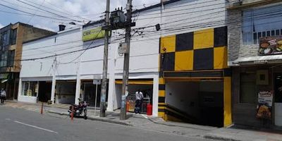 Local comercial ,ubicado en sector comercial  , cerca a supermercados ,almacenes de cadena ,restaurantes y de fácil acceso ,buen trafico de transporte .