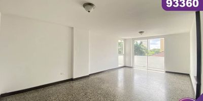 Apartamento en arriendo ubicado al norte de la ciudad de Barranquilla, en el sector el prado, cuenta con un área de 118 m2 , el edificio cuenta con 9 pisos, el apartamento esta ubicado en el piso 4, con buenos y conservados acabados,  buenas distribución de sus áreas, amplio, fresco, sector tranquilo, cómodas vías de acceso, transporté publico cercano ,cerca bancos