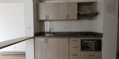Tu nuevo hogar te espera en Prados de Sabaneta!

Vive en uno de los sectores mas tranquilos y agradables del sur del Valle de Aburra. Este acogedor apartamento, ubicado en una unidad cerrada en Prados de Sabaneta, te ofrece la combinacion perfecta entre comodidad, ubicacion y calidad de vida.

Disfruta de la cercania a todo lo que necesitas: a pocos minutos de la Unidad Deportiva Sur, el Euro Las Vegas, el Centro Comercial Aves Maria, la Alcaldia de Sabaneta, Transito y la Estacion La Estrella del Metro, lo que te garantiza una excelente conectividad y acceso a servicios.

La unidad cuenta con zonas verdes, porteria 24 horas, piscina, salon social y juegos infantiles, ideales para disfrutar en familia y con amigos. El apartamento ofrece espacios iluminados, ventilacion natural y una distribucion funcional que te hara sentir en casa desde el primer momento.