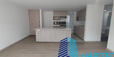Arrienda apartamento en sabaneta unidad cerrada completa , sector san jose, con 3 alcobas, 3 closets ,1 vestier, sala comedor, cocina integral con red de gas, balcon ,3 baños, calentador a gas , ascensor, parqueadero doble,cuarto útil,parqueadero de visitantes,piscina , gimnasio, juegos infantiles,patio, salón social,Bbq,zonas verdes ,canchas deportivas,portería 24 horas, piso de madera laminada, área 104 metros .
