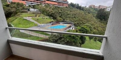 Apartamento en arriendo – 70 m² en unidad cerrada
Canon de arrendamiento: $2.600.000/mes

Área privada: 70 m²

3 alcobas

2 baños completos

1 parqueadero

Ubicado en unidad residencial cerrada, con vigilancia, zonas comunes, ambiente tranquilo y seguro

Diseño funcional: sala-comedor, cocina integrada, buena iluminación natural y ventilación

Ideal para persona o familia que busca espacio adicional (tercera alcoba) dentro de un entorno seguro y cómodo


Excelente oportunidad por su combinación de tamaño, número de alcobas y parqueadero en una unidad residencial cerrada
