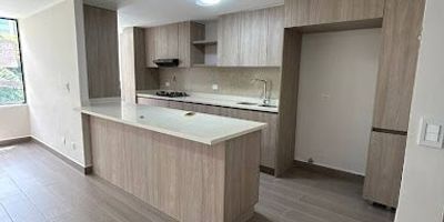  Apartamento en Arriendo – 108 m² | 3 Alcobas | Unidad Completa
 Vive con comodidad y seguridad en una excelente ubicación
 Canon de arrendamiento: $4.800.000

Se arrienda amplio y cómodo apartamento de 108 m², ideal para quienes buscan un hogar con espacios generosos, excelente distribución y todas las comodidades de una unidad residencial completa.

 3 alcobas amplias con clósets
 3 baños completos (incluyendo baño en alcoba principal)
 Sala-comedor con excelente iluminación natural
 Cocina integral moderna y zona de ropas independiente
 Parqueadero privado
 Ubicado en unidad cerrada con vigilancia 24/7, piscina, gimnasio, salón social, juegos infantiles y zonas verdes

Perfecto para vivir en un entorno tranquilo, seguro y bien conectado con zonas comerciales, colegios, transporte público y principales vías de acceso.

 Contáctanos para más información y agenda tu visita. ¡Este puede ser tu nuevo hogar!