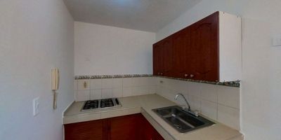 Nombre del conjunto:  Balcones del Lili
Estrato: 3
Dirección: Carrera 94 # 34 - 55 Piso 5  Valle del Lili
Remodelado:  Sí
Piscina 
Parqueadero visitante 
Portería 
Salón comunal
Zona niños 
Zona verde 
Conjunto cerrado