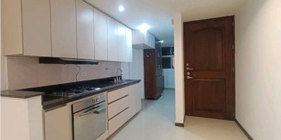 Apartamento para la renta, ubicado cerca al segundo parque de laureles, restaurantes,bancos, centros comerciales, excelente estado, cuenta con parqueadero y cuarto útil 