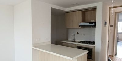Vive en un espacio moderno y lleno de comodidad en Marinilla, sector Esperanza!
Este hermoso apartamento de 65 m² construidos, en un solo nivel, combina funcionalidad y estilo. Cuenta con 3 alcobas amplias, 2 baños con excelentes acabados, balcón y terraza privada que aportan frescura y conexión con el entorno.

Su distribución práctica y la buena iluminación natural hacen de este hogar un lugar acogedor y confortable. Incluye parqueadero y cuarto útil, brindando comodidad y seguridad para ti y tu familia.

Ubicado en una zona tranquila y de gran valorización en Marinilla, disfrutarás de un entorno residencial con fácil acceso a vías principales y comercios.

La unidad ofrece completas zonas sociales: salón social, gimnasio, sauna, turco, ascensor, portería 24 horas, juegos infantiles y amplias zonas verdes ideales para el descanso y la recreación.

¡Una excelente oportunidad para invertir o vivir con calidad y bienestar!

¡City raíz busca su tranquilidad! - Código: 19931
Contáctanos por WhatsApp al 310 840 1461 o llamándonos al 604 411 7372
www.cityraiz.com
.