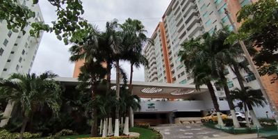 CÓDIGO INTERNO: 27545 - APARTAMENTO CONSTA DE 3 ALCOBAS CON SUS CLOSET, STAN DE ALCOBAS, 2 BAÑOS, BAÑO DE SERVICIO, COCINA INTEGRAL ABIERTA, ESTUFA A GAS, CALENTADOR A GAS, SALA COMEDOR, ESTUDIO, ÁREA DE LABORES, CORTINAS, PUNTO DE CONEXION PARA AIRES, TERRAZA, PISO EN CERÁMICA Y CIELO RASO DRYWALL. EL CONJUNTO CUENTA CON VIGILANCIA 24/7, PARQUE INFANTIL, PARQUEO PARA VISITANTES, GIMNASIO, SALÓN DE REUNIONES, ZONA BBQ, CANCHA SQUASH, CANCHA DE FÚTBOL, ASCENSOR,  PISCINA Y GARAJE CUBIERTO. CERCA A PARQUES, SUPERMERCADOS Y TRANSPORTE PÚBLICO.