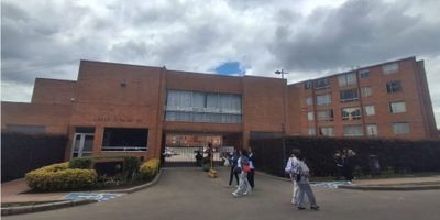 Apartamento en venta, en Mosquera Cundinamarca, conjunto residencial Campiñas de San Gabriel.


 2do piso
 56M2
 3 Habitaciones
 2 Baños
 Estudio
 Cocina
 Zona de lavanderia
 Acceso por escaleras
 Parqueadero comunal


Este Apartamento tiene un excelente precio de 160 millones negociables. Libre de hipoteca
