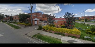 Gia 240

Hermosa casa de 3 pisos en venta en Funza. Conjunto residencial Prados de San Andres.


 3 pisos
 61 M2
 3 Habitaciones
 2 Baños
 Sala-Comedor
 Cocina integral
 Patio con domo corredizo
 Parqueadero propio


Completamente al día lista para traspaso!!!
Valor $ 230.000.000
