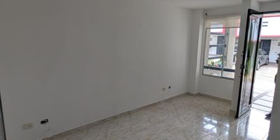 Casa en Venta ubicada en Condina de facil acceso, cuenta con dos niveles con ventilacion e iluminacion natural, con salacomedor, pisos en ceramica, cuatro alcobas, dos baños, cocina integral meson en granito,  estufa y calentador a gas, zona de lavanderia. La unidad cuenta con piscina,  gimnasio, salon comunal, parques infantiles, zonas verdes y dos parqueaderos. Vigilancia y portería las 24 Horas. Inmuebles sujetos a verificación de disponibilidad