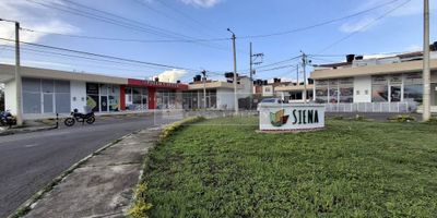 Casa Liberty presenta fresca y acogedora casa ubicada en un excelente conjunto cerrado de la ciudad con un área de 70mts2, cuenta con sala comedor, cocina integral, tres habitaciones, tres baños, zona de ropas, pisos en cerámica y garaje independiente. el conjunto ofrece portería y vigilancia las 24hrs, zona social con piscina para adultos y niños, salón para eventos, zona infantil y vías de acceso pavimentadas. el sector es residencial, cerca a sector comercial, parques, supermercados, restaurantes, farmacias, colegios, iglesias, estación de gasolina, transporte publico cercano y cómodas vías de acceso. COD 103254