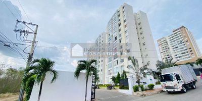 Casa Liberty presenta amplio, fresco e iluminado apartamento con buena ubicación, con un area de 44m2, consta de sala-comedor, cocina integral, zona de ropas, tres habitaciones; dos de ellas con closet y habitación principal con closet y aire acondicionado, dos baños, un parqueadero, pisos en ceramica y buenos acabados, el conjunto ofrece todo para la recreación, canchas deportivas, piscina para adultos y niños, zona infantil, zona bbq, parqueadero de visitantes y vigilancia las 24hrs, el sector es de alto desarrollo, amplios accesos y vías pavimentadas, cercano a supermercados, restaurantes, zonas de comercio, transporte publico y vías principales. COD103213