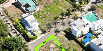 Casa Liberty presenta lote ubicado en chinacota , con un área de 325mts2 en conjunto cerrado, cuenta con portería y vigilancia ,parqueadero de visitantes, salón social, piscina, zona infantiles, zonas verdes. el sector residencial cercano a sector comercial , parques, supermercados, restaurantes, bancos, iglesias, farmacias, transporte publico cercano y vías pavimentadas COD.103117