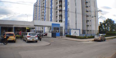 Casa Liberty presenta amplio e iluminado apartamento con un area de 70m2, consta de sala-comedor, cocina integral, zona de ropas, tres habitaciones, dos baños, balcón, pisos en ceramica y buenos acabados, el conjunto ofrece portería, piscina para adultos y niños, canchas múltiples, amplias zonas verdes, zona infantil y salón de eventos, el sector es residencial, con amplios accesos y vías pavimentadas, cercano a parques, supermercados, zonas de comercio, transporte publico y vías principales. COD103098