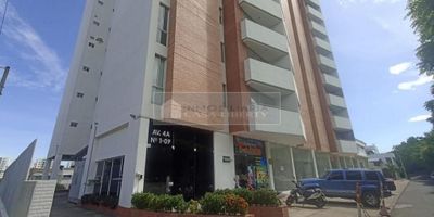 inmobiliaria casa liberty presenta fabuloso apartamento con excelente ubicación y un área de 80m2, el apartamento consta de sala comedor, tres habitaciones, dos baños, cocina integral, zona de ropas y pisos en cerámica. el edificio ofrece portería y vigilancia, dos ascensores, zona social con piscina, salón de eventos, zona infantil y parqueadero cubierto. el sector es residencial cerca a sector comercial, parques, supermercados, restaurantes, farmacias, iglesias, colegios, estación de gasolina, transporte publico cercano y cómodas vías de acceso. CODIGO 102782