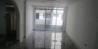 CODIGO DEL INMUEBLE 447-10200. CASA LOCAL-ARRIENDO-POBLADO . UBICACION CERCA AL PARQUE DEL POBLADO , PARQUE LLERAS , CARULLA, HOTEL DANN CARLTON, SAN FERNANDO PLAZA,  CLINICA MEDELLIN , CENTRO COMERCIAL OVIEDO, CENTRO COMERCIAL SANTA FE, AVENIDA DEL POBLADO , CALLE 10 , EXITI DEL POBLADO. RUTA DE BUSES. POBLAD, SABANETA. CASA LOCAL , 180 METROS , 5 ALCOBAS , 4 CLOSET, 3 BAÑOS, COCINA INTEGRAL, RED GAS , PATIO , SALON COMEDOR , BALCON , PISO EN MADERA Y MARMOL. LA CASA LOCAL ES UN SEGUNDO PISO. CODIGO DEL INMUEBLE. 447-10200 EDUARS CORTES 3176752681