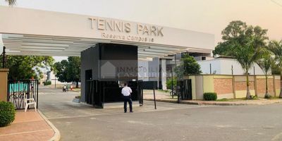 Casa Liberty presenta amplio lote medianero para construir vivienda dentro de el, el conjunto ofrece todo para la recreación, consta de canchas múltiples, piscina para adultos y niños, gimnasio, sauna, turco, senderos peatonales, terraza, zona infantil, zona bbq, parqueadero de visitantes y estricta vigilancia, el sector es de alto desarrollo y valorización, fresco y tranquilo, cercano a supermercados, restaurantes, zonas de comercio, transporte publico y vías principales. COD102612