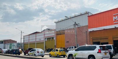 Casa Liberty presenta espaciosa bodega con estratégica ubicación, con un área de 980m2, consta de amplios espacios, oficina, sótano y buenos acabados, el sector es mixto, con amplios accesos y vías pavimentadas, cercano a parques, supermercados, zonas de comercio, transporte publico y vías principales. COD102573