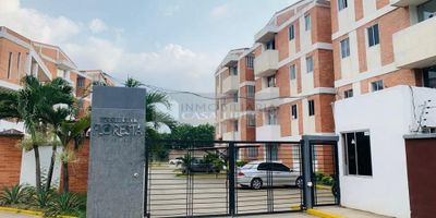 Casa Liberty presenta acogedor y fresco apartamento con un área de 54m2, consta de sala-comedor, cocina semi-integral, zona de ropas, dos habitaciones, un baño, balcón, pisos en cerámica, un estacionamiento y buenos acabados, el conjunto ofrece portería, vigilancia privada, salón social, piscina, y amplios parqueaderos, el sector es mixto, con amplios accesos y vías pavimentadas, cercano a parques, supermercados, bomba de gasolina, transporte publico y vías principales. COD102531