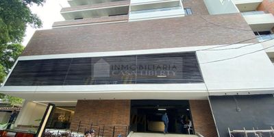 Casa Liberty presenta , estupendo apartamento con excelente ubicación, con áreas desde 113m2 , cuentan con sala, comedor, balcón, cocina integral, zona de ropas, tres habitaciones, cuatro baños, pisos en porcelanato y muy buenos acabados, el edificio cuenta con portería y vigilancia las 24hrs, escaleras y ascensor, piscina, gimnasio, salon social, zona bbq, juegos infantiles y una excelente vista panorámica, el sector es residencial y comercial, con amplios accesos y vías pavimentadas, arborizado y fresco, cercano a parques, supermercados, clínicas, restaurantes, centros comerciales, zonas de comercio, transporte publico y vías principales. COD 102456