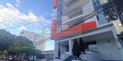 Casa Liberty presenta apartaestudio  en exclusivo sector de la ciudad, cuenta con un área de 64.30 m2, en un 7mo piso, con 1 habitaciones amplia, 1 baños, 1 parqueaderos cubierto, piso en porcelanato, cocina integral, adicional el edificio cuenta con servicio de vigilancia privada, ascensor, salón social, piscina, sauna-turco, gimnasio ,zona residencial cerca a zona comercial, accesibilidad al transporte publico, supermercados, droguerias, COD 102452